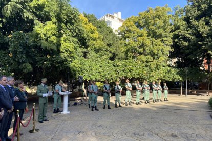 Acto del izado de la bandera de España, con motivo del día de la Constitución.