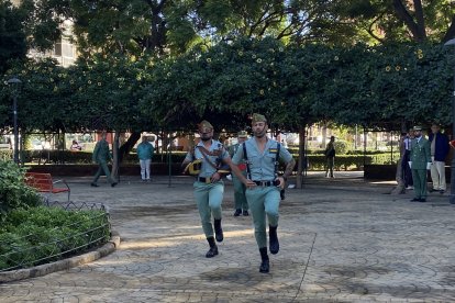 Acto del izado de la bandera de España, con motivo del día de la Constitución.