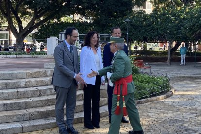 Acto del izado de la bandera de España, con motivo del día de la Constitución.