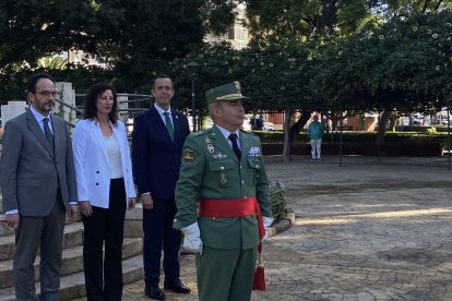Acto del izado de la bandera de España, con motivo del día de la Constitución.