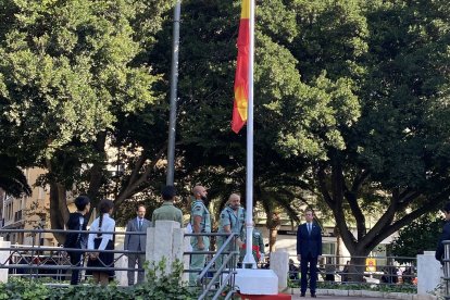 Acto del izado de la bandera de España, con motivo del día de la Constitución.