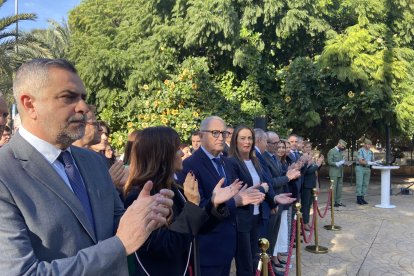 Acto del izado de la bandera de España, con motivo del día de la Constitución.