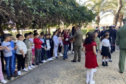 Acto del izado de la bandera de España, con motivo del día de la Constitución.