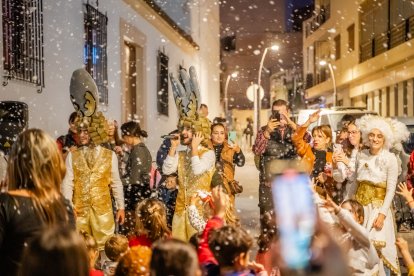 Roquetas de Mar inaugura sus luces de Navidad y su extensa programación festiva.