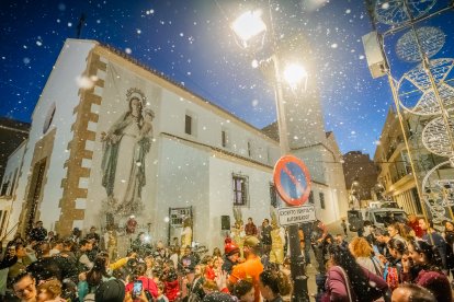 Roquetas de Mar inaugura sus luces de Navidad y su extensa programación festiva.