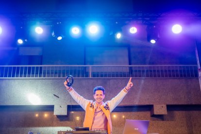 Roquetas de Mar inaugura sus luces de Navidad y su extensa programación festiva.