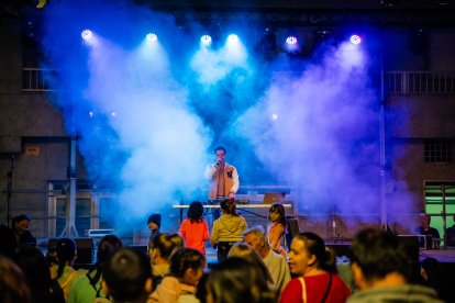 Roquetas de Mar inaugura sus luces de Navidad y su extensa programación festiva.