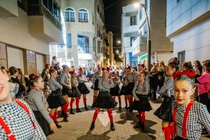 Roquetas de Mar inaugura sus luces de Navidad y su extensa programación festiva.