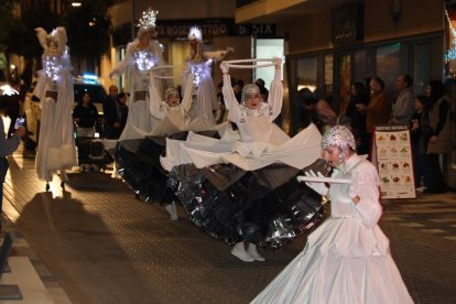 Roquetas de Mar inaugura sus luces de Navidad y su extensa programación festiva.