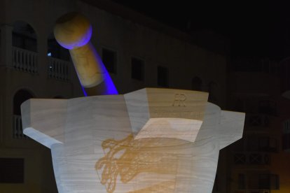 Macael llena sus grandiosos monumentos en Mármol de luz navideña.