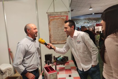 Benjamín detalla los 10 mandamientos del buen vino en los micrófonos de la SER.