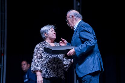 El ex entrenador de fútbol fue el encargado de entregar el reconocimiento a los veteranos del fútbol almeriense.