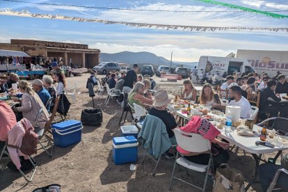 Más de 100 personas se reunieron tras la procesión para disfrutar de una jornada de convivencia.