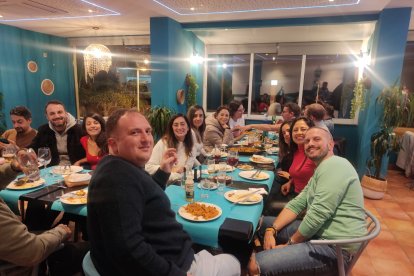 Disfrutando de la gastronomía española.