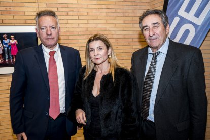 Manuel León, Ricardo Céspedes y Pilar López.