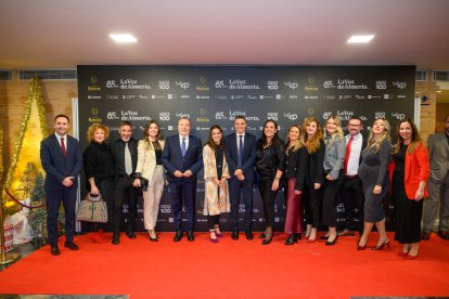 Directivos de LA VOZ y representantes de Clece.