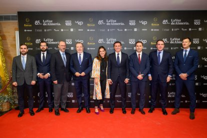 Directivos de LA VOZ junto a autoridades políticas de la Diputación Provincial de Almería.