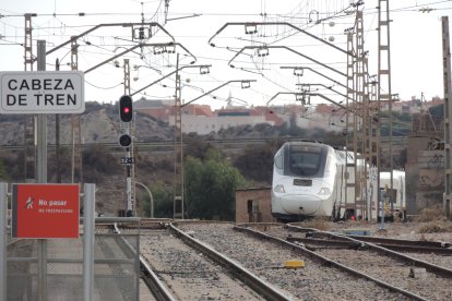 Subiendo la rampa para entrar en la vía de repostaje.