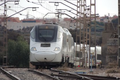 Un tren que circulará en diésel por tierras almerienses.
