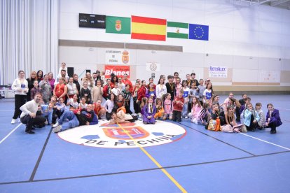 Foto de familia al final de la celebración de la segunda edición del Certamen de Coreografías que tuvo un éxito rotundo.