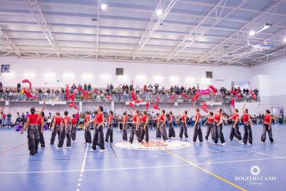 Ambientazo con unos espectadores entregados desde el primer momento.