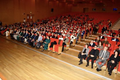 La UAL se enorgullece de su “excelente” potencial humano en un emotivo acto de reconocimientos y premios.