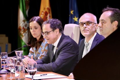 La UAL se enorgullece de su “excelente” potencial humano en un emotivo acto de reconocimientos y premios.