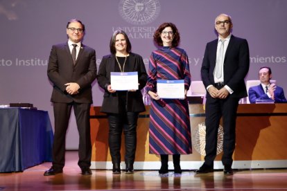 La UAL se enorgullece de su “excelente” potencial humano en un emotivo acto de reconocimientos y premios.