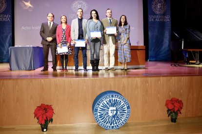 La UAL se enorgullece de su “excelente” potencial humano en un emotivo acto de reconocimientos y premios.