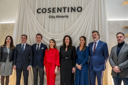 Autoridades e la inauguración de Cosentino city en Almería.
