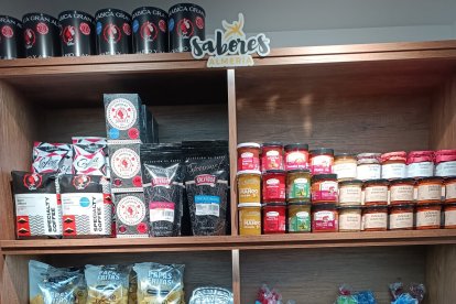 Amplia oferta gourmet en la tienda de Sabores Almería.