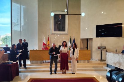 Escudo de Oro a José Felices Aguilera.