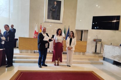 Escudo de Oro a Alfonso Ballester Herrador.