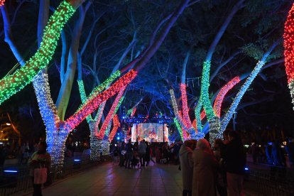 La historia de la ciudad de Almería ilumina el Parque Nicolás Salmerón en Navidad