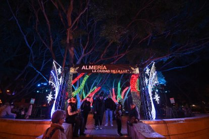 La historia de la ciudad de Almería ilumina el Parque Nicolás Salmerón en Navidad