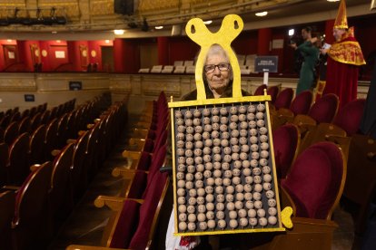 Manoli con un disfraz antes de la celebración del Sorteo Extraordinario de la Lotería de Navidad 2024.