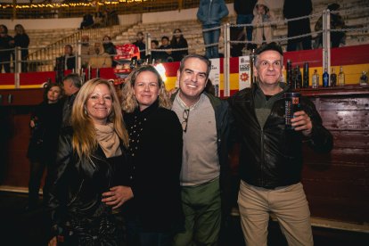 Público disfrutando del festival Siente Los 80's.