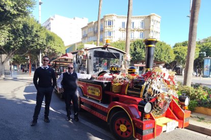 Francicso Miguel García y José Miguel Castaño (Yiyo), conductores de ALSA de los trenes turísticos de Almería.