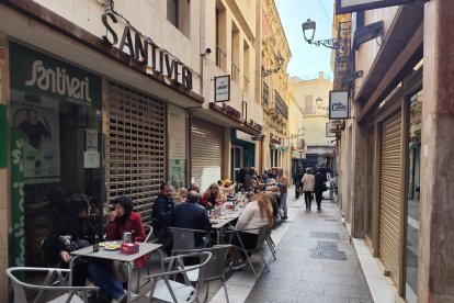 Ambiente en el Bar de Las Tiendas.