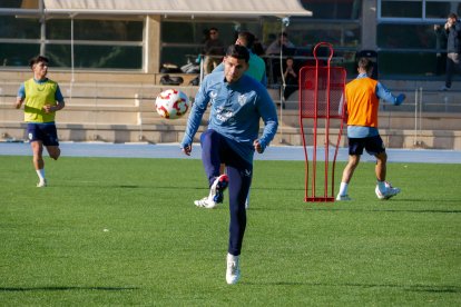 Lucas Robertone estará pronto disponible para Rubi.