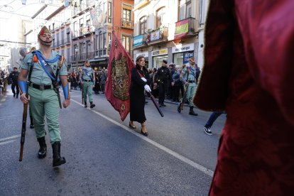 La Legión desfila por las calles de Granada en el día de la Toma de la ciudad de la Alhambra.
