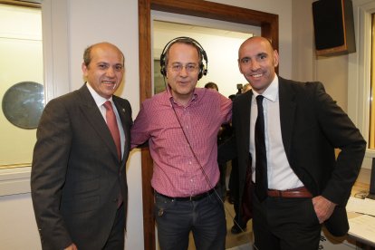 En el estudio David Bisbal para entrar en el Carrusel Deportivo de la Cadena SER.