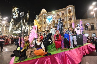 Las mejores imágenes de la Cabalgata de Reyes en Almería.