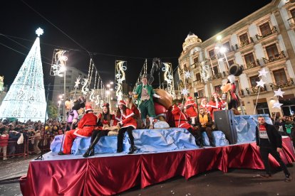 Las mejores imágenes de la Cabalgata de Reyes en Almería.