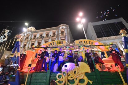 Las mejores imágenes de la Cabalgata de Reyes en Almería.