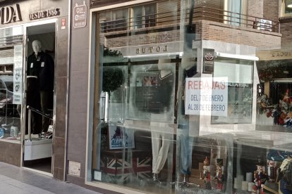 Primer día de rebajas en Almería.