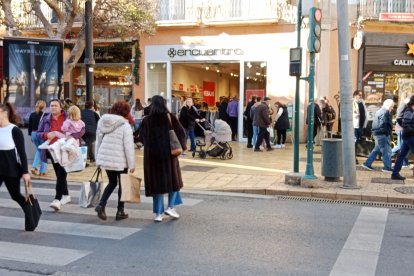 Primer día de rebajas en Almería.