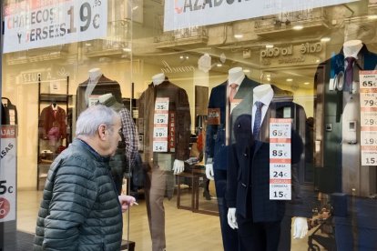 Primer día de rebajas en Almería.