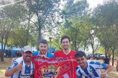 También hice tiempo para reunirme con mi compañero de carrera, Jorge Blázquez (como veis pepinero desde la cuna) que junto a su padre y mi amigo Jesús nos hicimos un retrato para la historia.