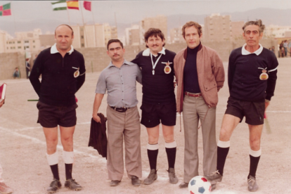 No podía faltar el alcalde de la ciudad, Santiago Martínez Cabrejas, en aquel partido.